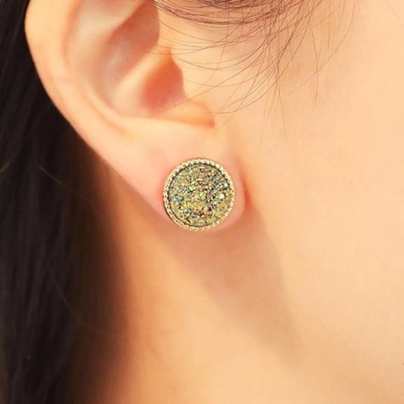 poshwithbon Jewelry - Simplistic Round Shimmer Crystal Stud Earrings